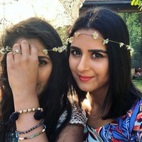 Karena wajahnya yang awet muda, Sakina sering membuat kaget orang-orang baru yang ditemuinya saat menanyakan usia. Dalam sebuah komentar, ia mengaku sering dimintai untuk menunjukkan identitas ketika akan masuk bar. Foto: Instagram @sakinajj