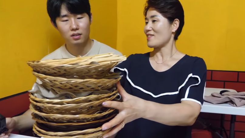 Orang Korea Makan Sate Taichan Sampai 140 Tusuk