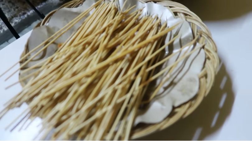 Orang Korea Makan Sate Taichan Sampai 140 Tusuk