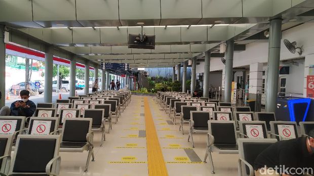 Situasi H-1 Idul Adha di Stasiun Senen