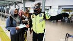 Suasana Mudik H-1 Idul Adha di Stasiun Pasar Senen
