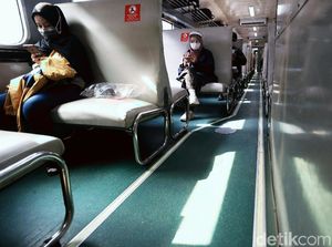 Suasana Mudik H-1 Idul Adha di Stasiun Pasar Senen