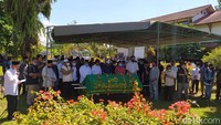 Sejumlah seniman hadir melayat di rumah duka Dusun Pabelan 1, Desa Pabelan, Kecamatan Mungkid, Kabupaten Magelang. Foto: Eko Susanto/ detikcom