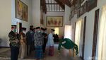 Rumah Duka Ajip Rosidi Dipenuhi Pelayat dari Santri Pesantren