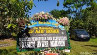 Di antara para pelayat ada banyak santri dari Ponpes Pabelan yang datang ke rumah duka.  Foto: Eko Susanto/ detikcom