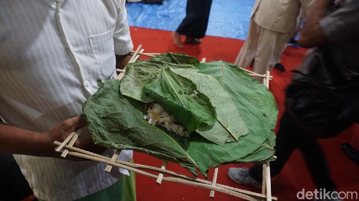 Tradisi ancakan di Pendopo Kyai Wijil V, Kadilangu, Kecamatan Demak Kota, Kabupaten Demak, Kamis (30/7/2020).