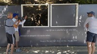 Pameran tersebut dilaksanakan di desa Auvers-sur-Oise, 35 kilometer utara Paris. Disanalah Vincent van Gogh menghabiskan minggu terakhir hidupnya dan menyelesaikan puluhan lukisan. AP Photo/Francois Mori  