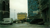Hotel Holiday Sarajevo menjadi landmark ikonik dan simbol bertahan hidup selama pengepungan 1992-1995 di ibu kota Bosnia. Istimewa/rferl.org/Zoran Stevanovic  