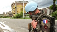 Pada awal perang pada April 1992, pemimpin Serbia Bosnia Radovan Karadzic, yang sekarang menjadi penjahat perang, memiliki kantor sementara di dalam hotel. Setelah Karadzic melarikan diri, hotel ini menjadi pusat bagi wartawan asing yang meliput pengepungan Sarajevo yang telah berlangsung hampir empat tahun. AP Photo/Jerome Delay  