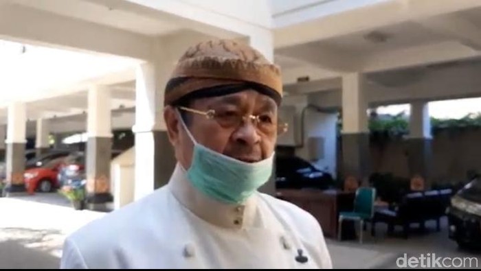 Wakil Wali Kota Solo Achmad Purnomo kembali masuk kerja setelah sembuh dari COVID-19, Kamis (30/7/2020).