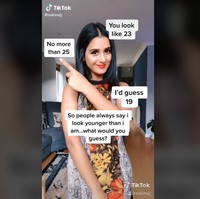 Sakina Jabeen adalah wanita asal Inggris yang jadi perbincangan karena wajahnya yang awet muda. Dalam sebuah video yang diunggah di TikTok, wanita itu mengungkap usia aslinya yang mengejutkan banyak orang karena disangka masih remaja. Foto: TikTok