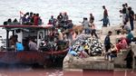 Warga Aceh Ramai-ramai Mudik Naik Kapal Kayu