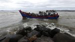 Warga Aceh Ramai-ramai Mudik Naik Kapal Kayu