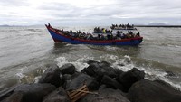 Mayoritas warga yang mudik untuk merayakan hari raya Idul Adha 1441 H di pulau Aceh memilih angkutan kapal kayu sebagai sarana tranportasi penyeberangan meski pemerintah telah menyediakan kapal roro KMP Papuyu.