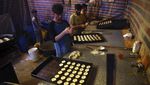 Mengintip Warga Afghanistan Bikin Roti Jelang Idul Adha