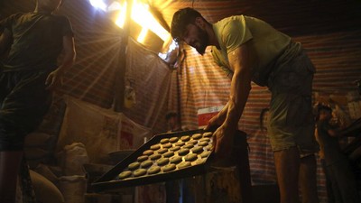 Mengintip Warga Afghanistan Bikin Roti Jelang Idul Adha