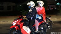 Kondisi lalu lintas di Jalan Raya Kalimalang pun diketahui sudah dipadati oleh pemudik sejak sore hari.