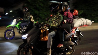 Wuss... Pemudik Motor juga Mulai Terlihat di Kalimalang
