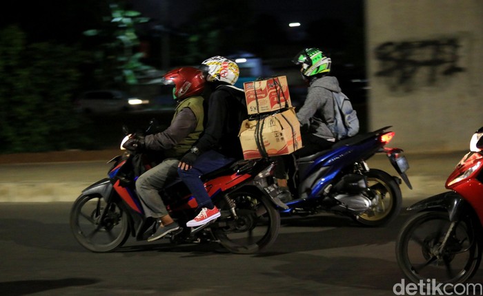 Kawasan Kalimalang, Jakarta Timur, mulai dipadati oleh para pemudik motor. Mereka melilntasi kawasan itu untuk mudik ke sejumlah daerah menjelang Idul Adha.