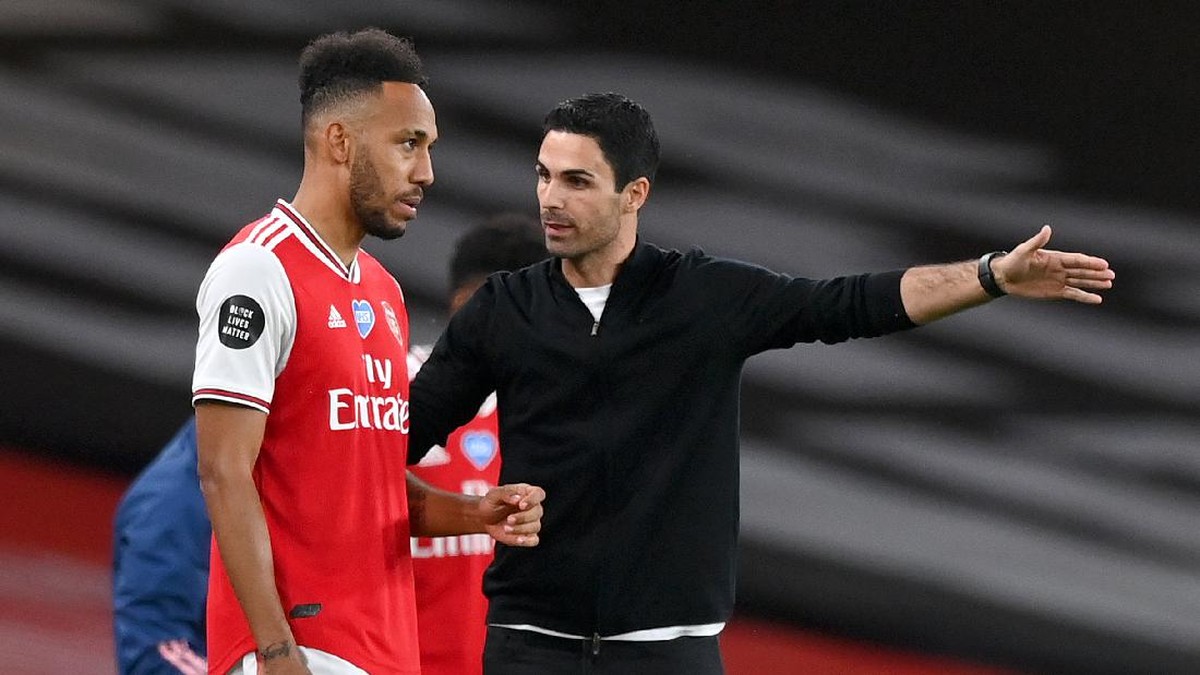 Pierre-Emerick Aubameyang dan Mikel Arteta. (Foto: Shaun Botterill/Getty Images)
