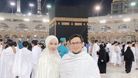 Dian Pelangi juga mengaku rindu berhaji bersama sang suami. Foto: Instagram