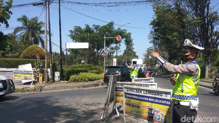 Arus lalu lintas di kawasan wisata lembang mulai padat