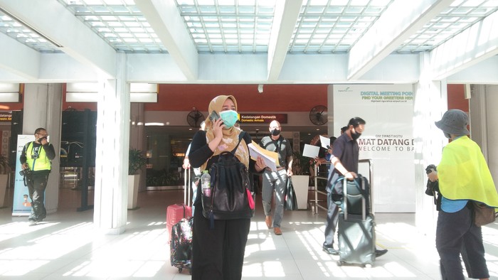 Bandara I Gusti Ngurah Rai ramai wisnus di hari pertama Bali buka pariwisata