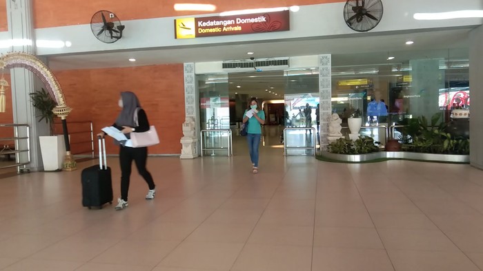 Bandara I Gusti Ngurah Rai ramai wisnus di hari pertama Bali buka pariwisata