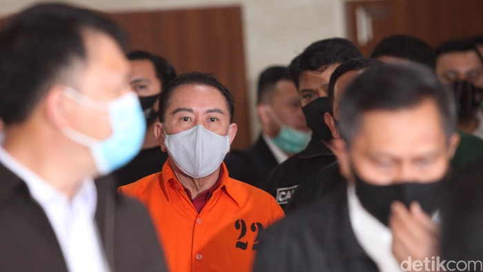 Djoko Tjandra Resmi Huni Rutan Salemba Bareskrim Polri secara resmi menyerahkan terpidana kasus hak tagih (cessie) Bank Bali Djoko Tjandra kepada Kejaksaan Agung di Bareskrim Polri, Jakarta, Jumat (31/7/2020) malam. Ia pun kini resmi menjadi penghuni Rutan Salemba.