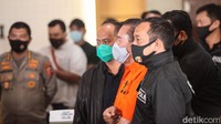 Penyerahan terpidana kasus korupsi pengalihan cessie Bank Bali sesuai keputusan PK Mahkamah Agung Nomor 12/Pisus/2009 tanggal 11 Juni 2009 atas nama Djoko Soegiarto Tjandra.