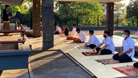 Bertindak selaku khatib dan imam dalam pelaksanaan salat Idul Adha ini adalah Ketua DKM Masjid Baitussalam Istana Kepresidenan Bogor, Muhammadun. 