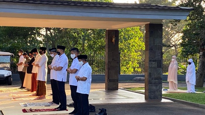 Jokowi salat Idul Adha di Istana Bogor (Foto: Biro Pers Sekretariat Presiden)