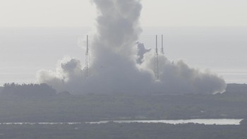 Setelah second stage roket Atlas V berhasil dikerahkan, misi ini akan menuju orbit untuk persiapan menuju Mars. Foto: AP/John Raoux