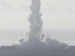 Sukses! Momen Peluncuran Robot Tercanggih NASA Menuju Mars