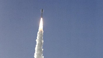 Misi ini membawa rover Perseverance, robot tercanggih NASA yang dibuat dengan biaya hampir USD 3 miliar. Foto: AP/John Raoux