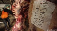 Nantinya daging tersebut akan disalurkan kepada warga yang membutuhkan.