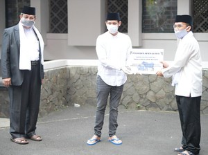 Nadiem Salat Idul Adha Bareng Eks Menag Said Agil di Masjid Kemendikbud