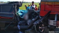 Kecelakaan ini melibatkan mobil Toyota Harrier bernopol B 1992 RMB dan truk Fuso bernopol B 9623 NB.