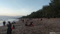 Jaga jarak dan menggunakan masker tetap dilaksanakan. (Angga Riza/detikcom)