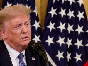 Trump Pastikan Amerika Produksi Vaksin Corona Sebelum November