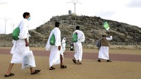 Selain itu, akibat pandemi COVID-19, Arab Saudi belum mengundang Indonesia untuk menandatangani nota kesepahaman tentang persiapan penyelenggaraan haji. Saudi Ministry of Media via AP  
