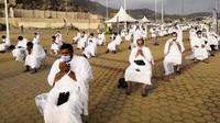 Setiap kelompok berjumlah 20 orang. AP Photo.