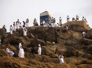 9 Doa Wukuf di Arafah Lengkap dengan Artinya