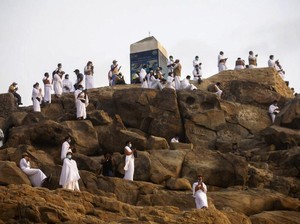 9 Doa Wukuf di Arafah Lengkap dengan Artinya