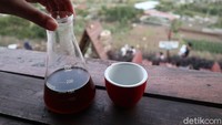 Karena lokasinya yang berada di ketinggian, pengunjung akan dimanjakan dengan view pemandangan alam yang indah dan udara yang sejuk. (Bima Bagaskara/detikcom)