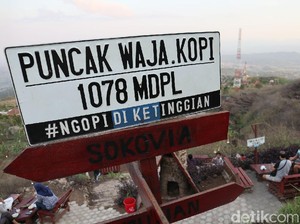 Dimanja Secangkir Kopi dan Senja di Ketinggian 1.087 MDPL