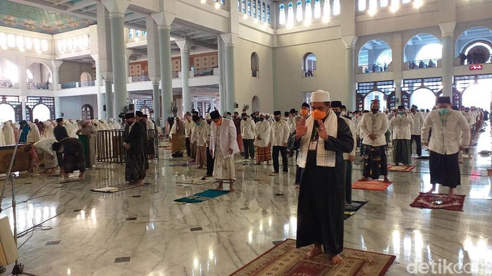 salat id masjid al akbar