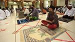 Terapkan Protokol Kesehatan, Begini Suasana Salat Id di Masjid Al Barkah Bekasi