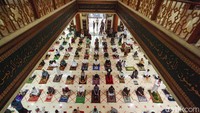 Umat Islam menunaikan ibadah salat Idul Adha di Masjid Al Barkah, Bekasi.