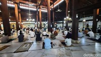 Ketua Takmir Masjid Gedhe Kauman, Azman Latif mengatakan, bahwa salat Idul Adha ini tidak terbuka untuk masyarakat umum. Hal itu untuk mengurangi risiko penyebaran COVID-19.